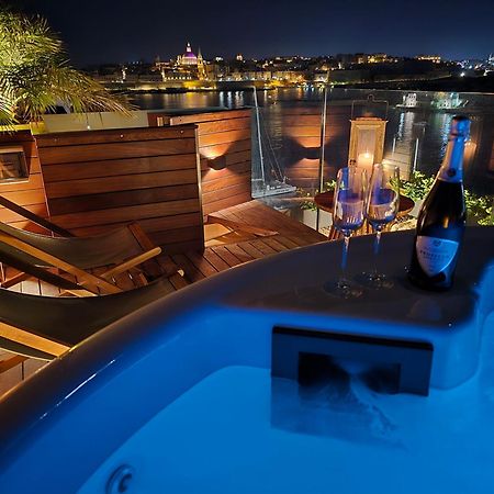 Unique Seafront Triplex Penthouse With Panoramic Bedroom & Rooftop Jacuzzi Overlooking Valletta Sliema Extérieur photo