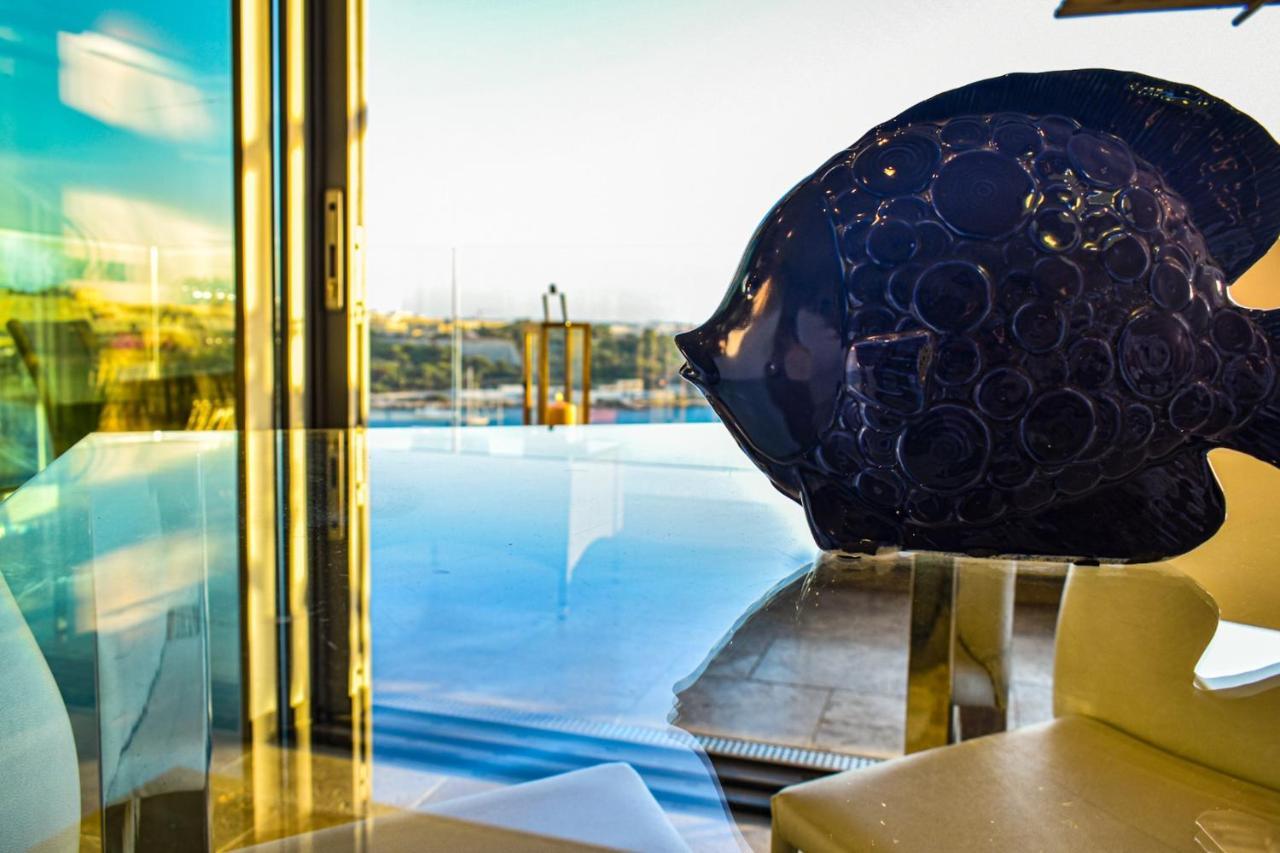 Unique Seafront Triplex Penthouse With Panoramic Bedroom & Rooftop Jacuzzi Overlooking Valletta Sliema Extérieur photo