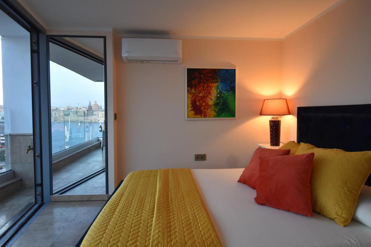 Unique Seafront Triplex Penthouse With Panoramic Bedroom & Rooftop Jacuzzi Overlooking Valletta Sliema Extérieur photo