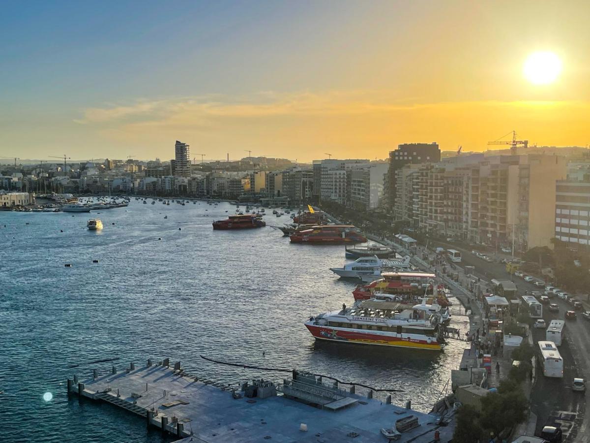 Unique Seafront Triplex Penthouse With Panoramic Bedroom & Rooftop Jacuzzi Overlooking Valletta Sliema Extérieur photo