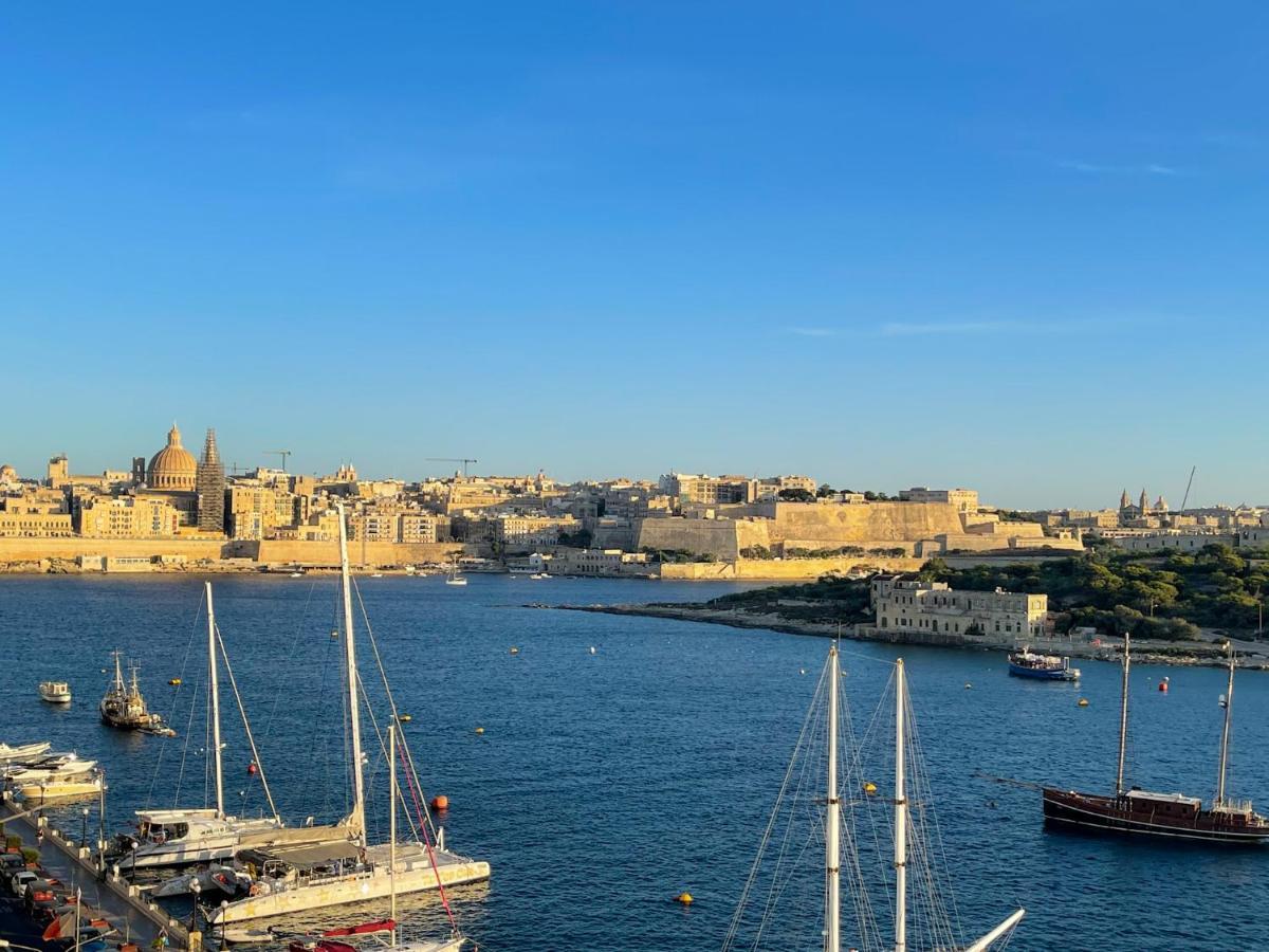 Unique Seafront Triplex Penthouse With Panoramic Bedroom & Rooftop Jacuzzi Overlooking Valletta Sliema Extérieur photo