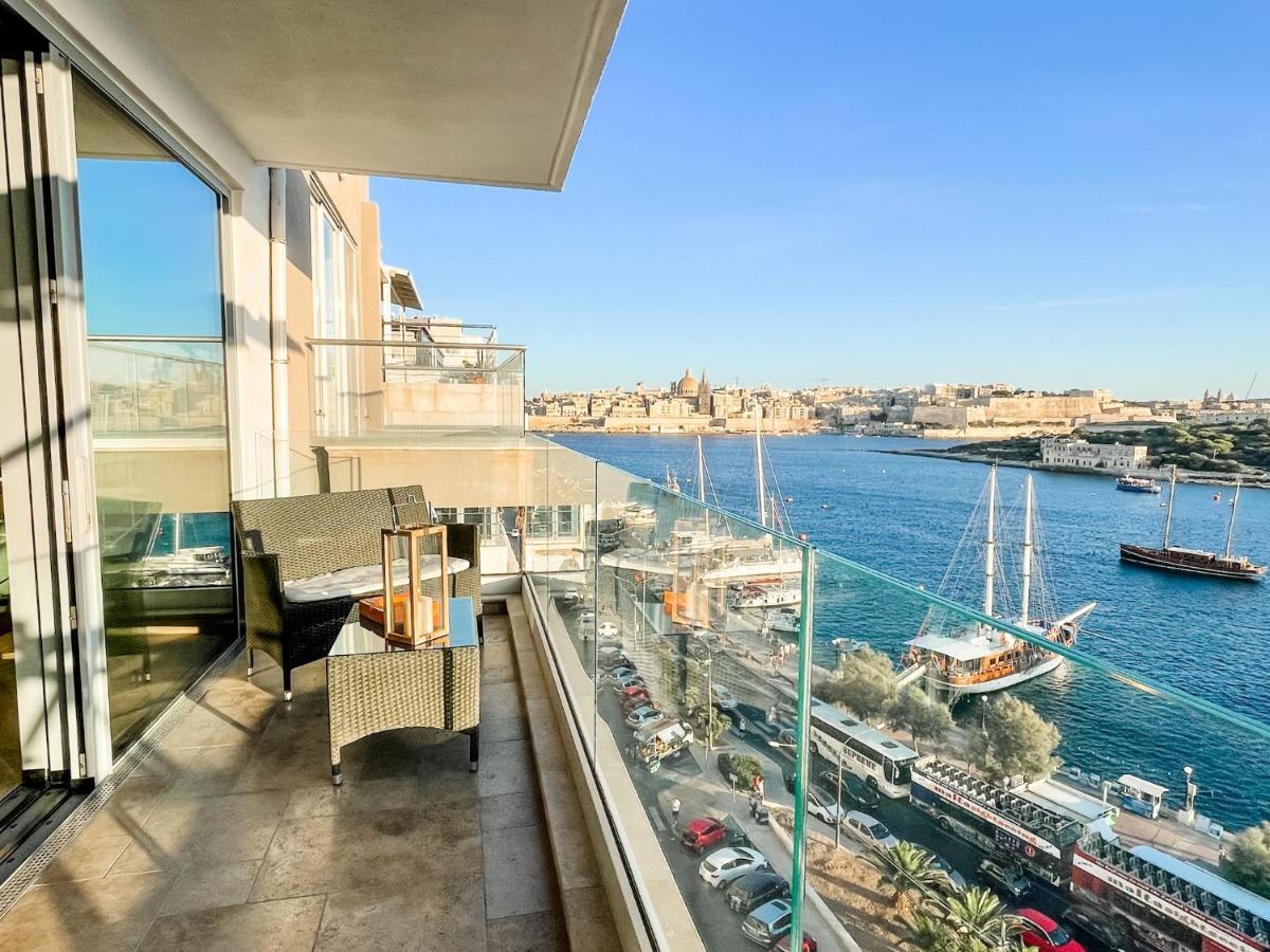 Unique Seafront Triplex Penthouse With Panoramic Bedroom & Rooftop Jacuzzi Overlooking Valletta Sliema Extérieur photo