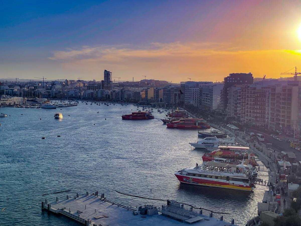 Unique Seafront Triplex Penthouse With Panoramic Bedroom & Rooftop Jacuzzi Overlooking Valletta Sliema Extérieur photo