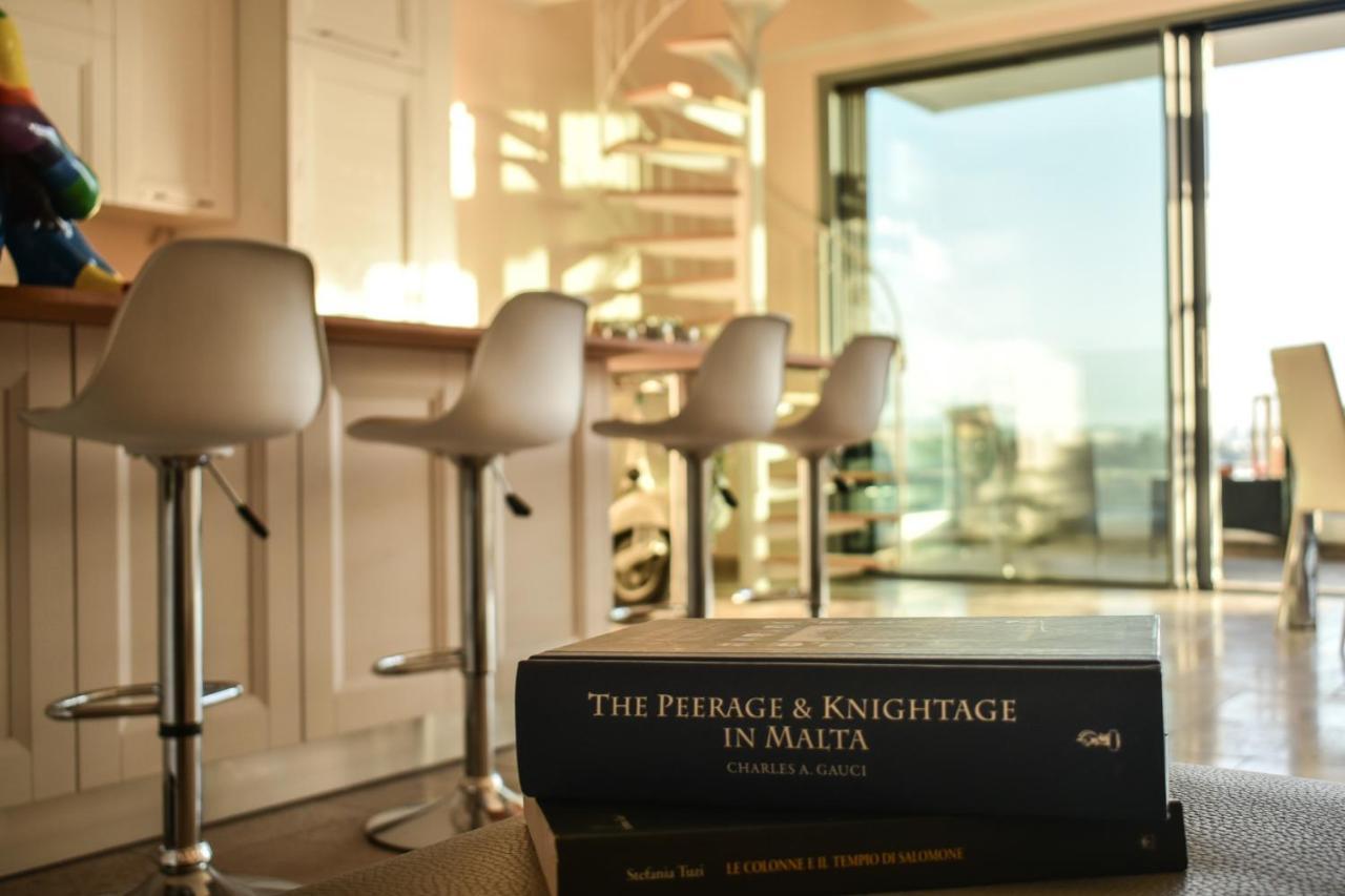 Unique Seafront Triplex Penthouse With Panoramic Bedroom & Rooftop Jacuzzi Overlooking Valletta Sliema Extérieur photo